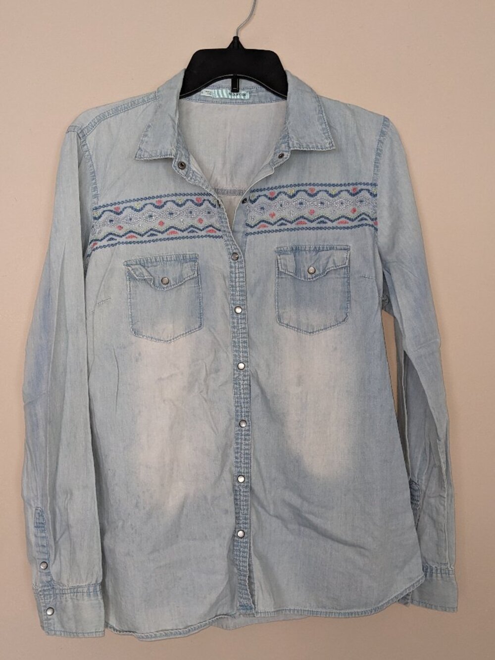Maurice's Denim LS Top with Southwest Embroidery Sz L